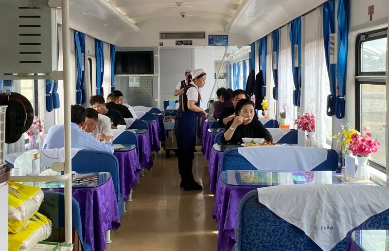 Tibet Train Food Guide: What to Eat on the Qinghai-Tibet Train