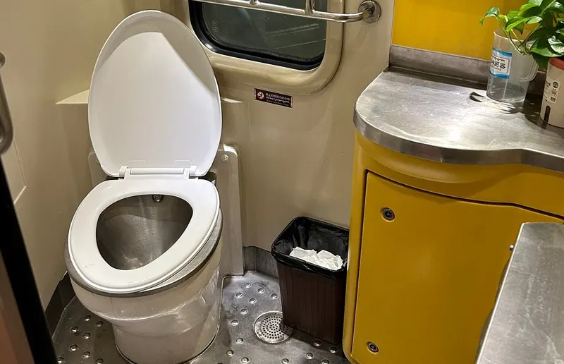 Toilets on Tibet Trains: Bathroom Facilities on the Qinghai-Tibet Railway